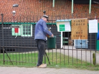 Новый Год 2009 (Амстердам). Типичный голландец в типичной обуви